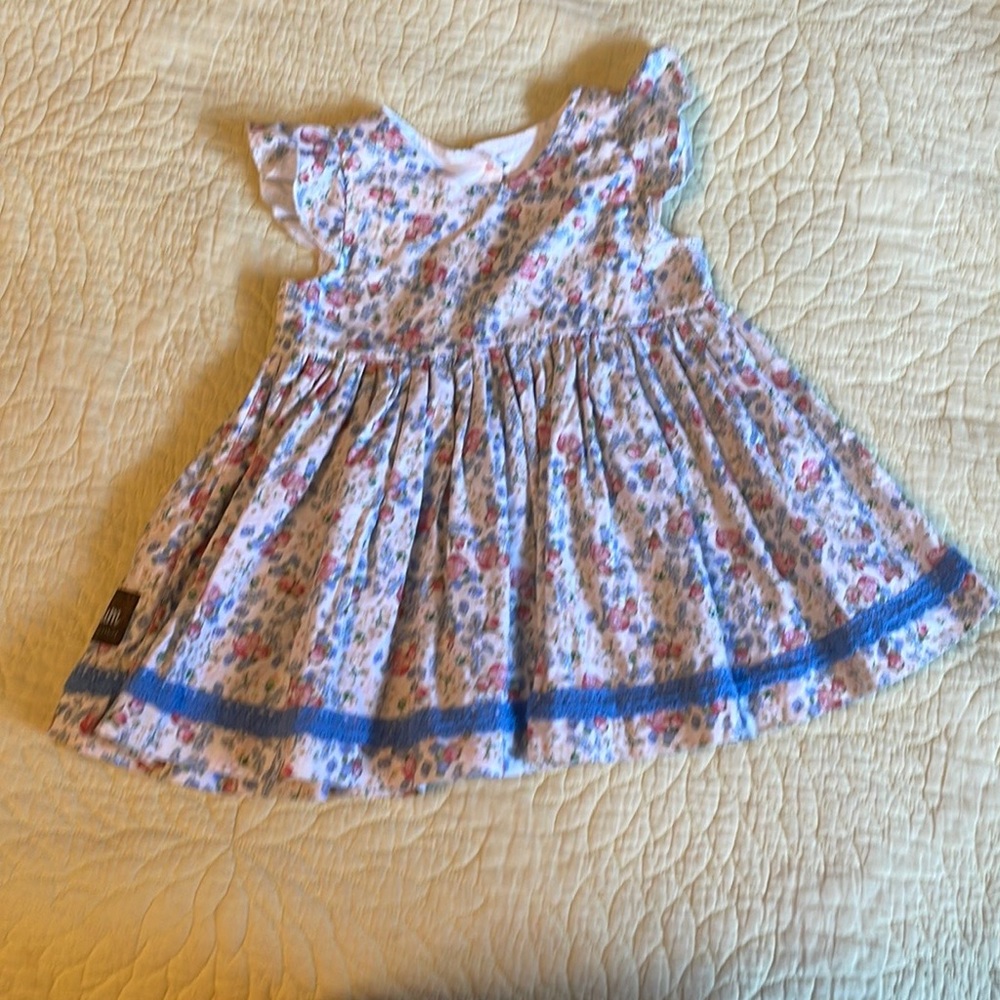 Matilda Jane Platinum. Flutter sleeve delicate floral top. Size 4